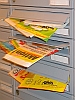 Postkasten überfüllt mit Werbematerial